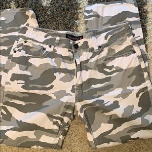 Men’s Camo Victorious Jeans